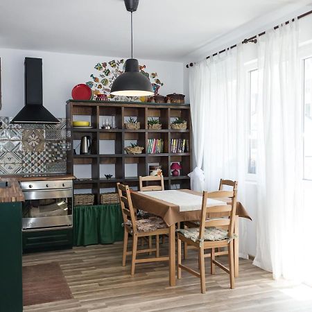 Rustic Interior In A Modern 2-Bedroom Apartment Warna Exterior foto