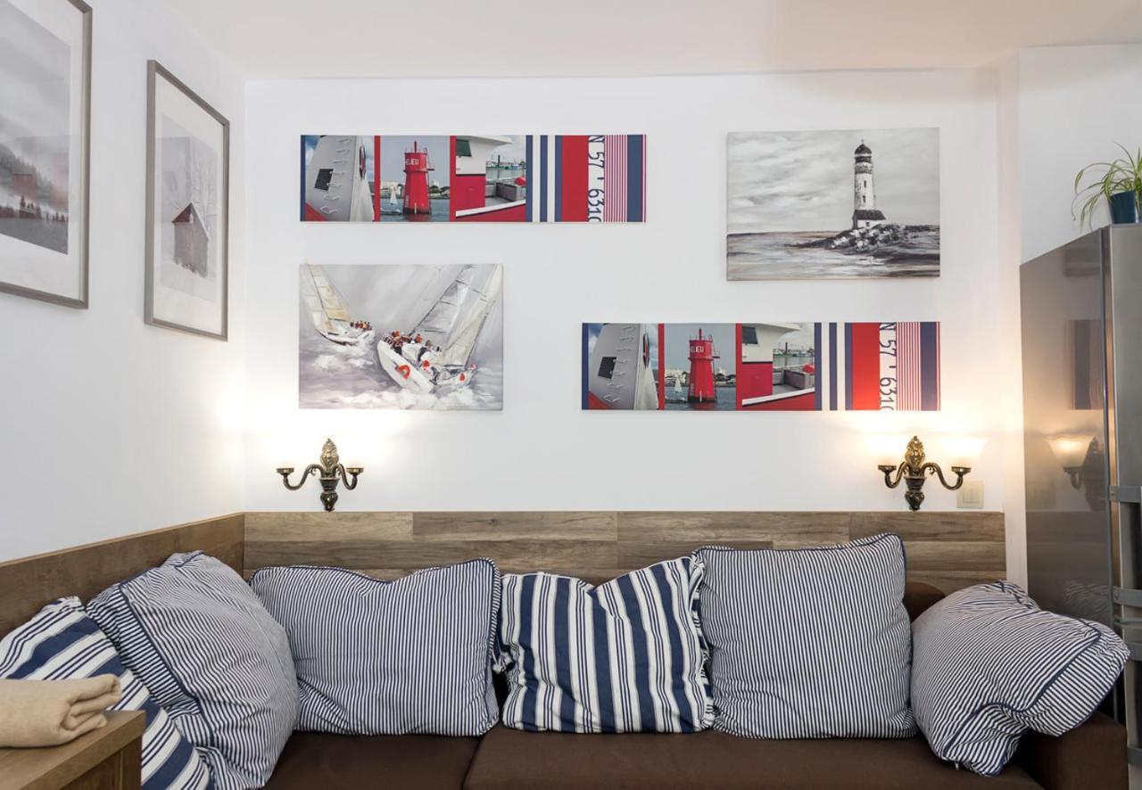 Rustic Interior In A Modern 2-Bedroom Apartment Warna Exterior foto